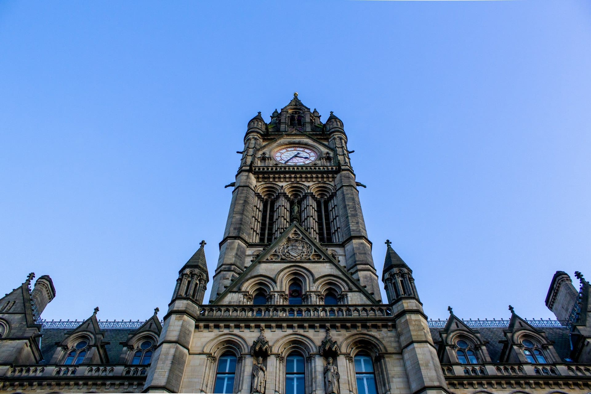 A grand Victorian-era town hall in stone, an example of UK civic architecture.